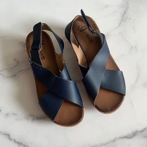 Clarks wedge platform navy sandals size 6.5